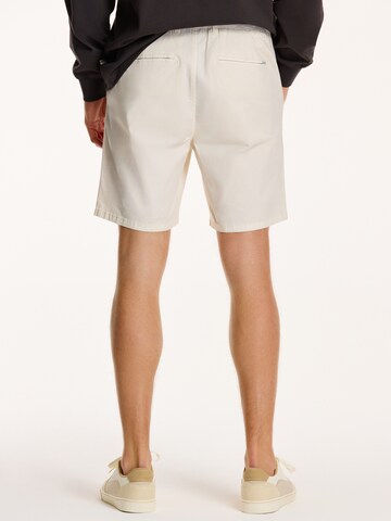 Regular Pantalon chino 'Jack' Shiwi en blanc