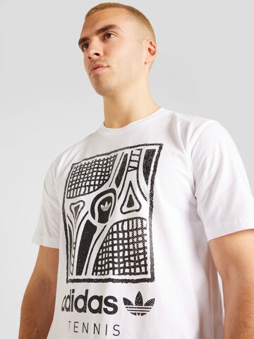 T-Shirt 'GFX' ADIDAS ORIGINALS en blanc