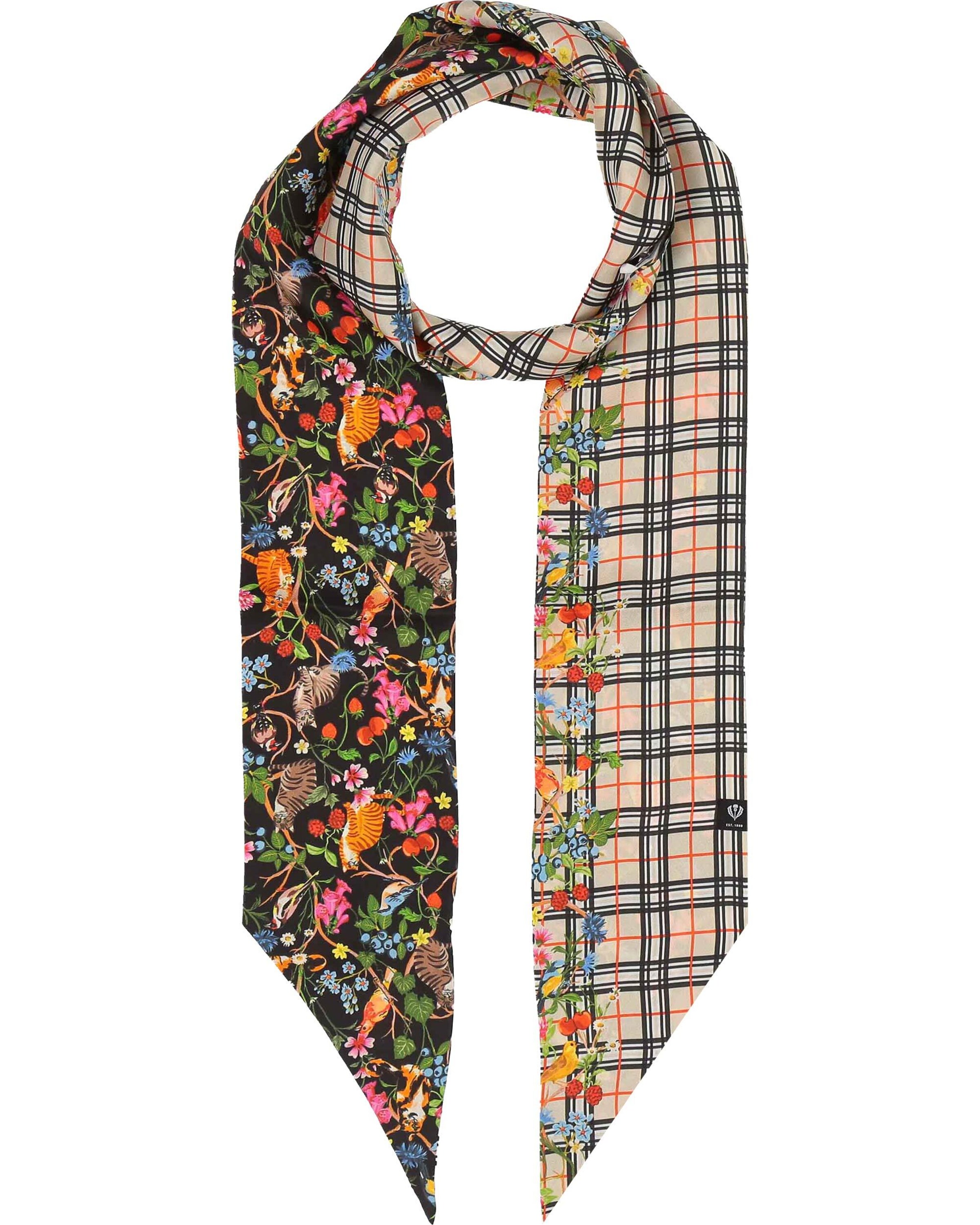 FRAAS Scarf in Black: front
