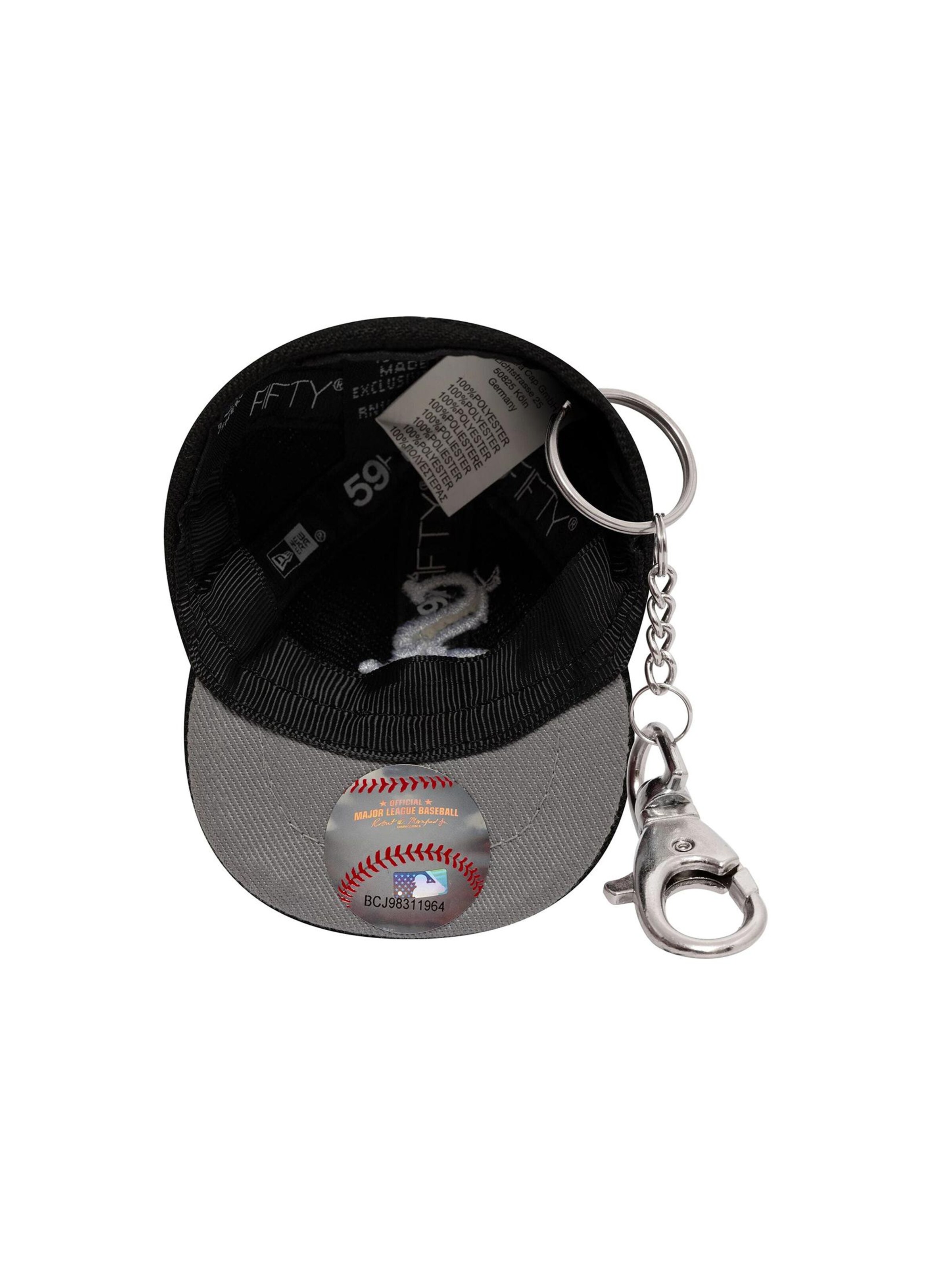 NEW ERA Key Ring 'Mini Cap' in Black