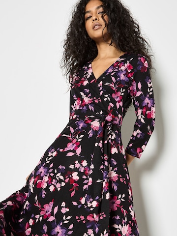 Apricot Kleid in Schwarz