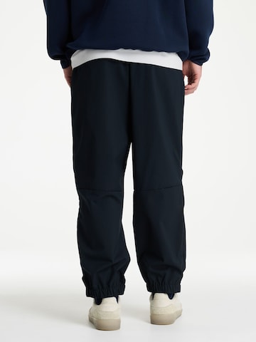 CHASIN' Loosefit Bandplooibroek 'Nyro Sync' in Blauw