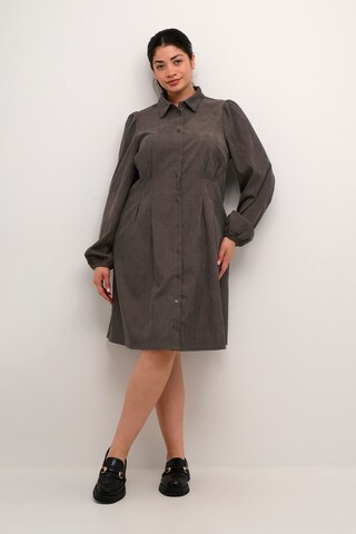 Robe-chemise 'Hermione' KAFFE CURVE en marron