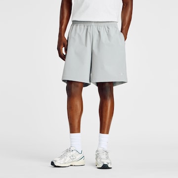 new balance - Loosefit Pantalón 'Athletics Stretch Woven Short 7"' en gris: frente