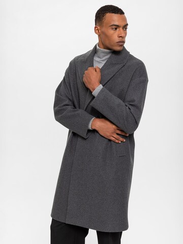 Manteau d’hiver Antioch en gris : devant