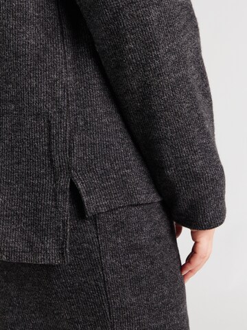 ONLY Carmakoma - Pullover 'CARBizzy' em cinzento