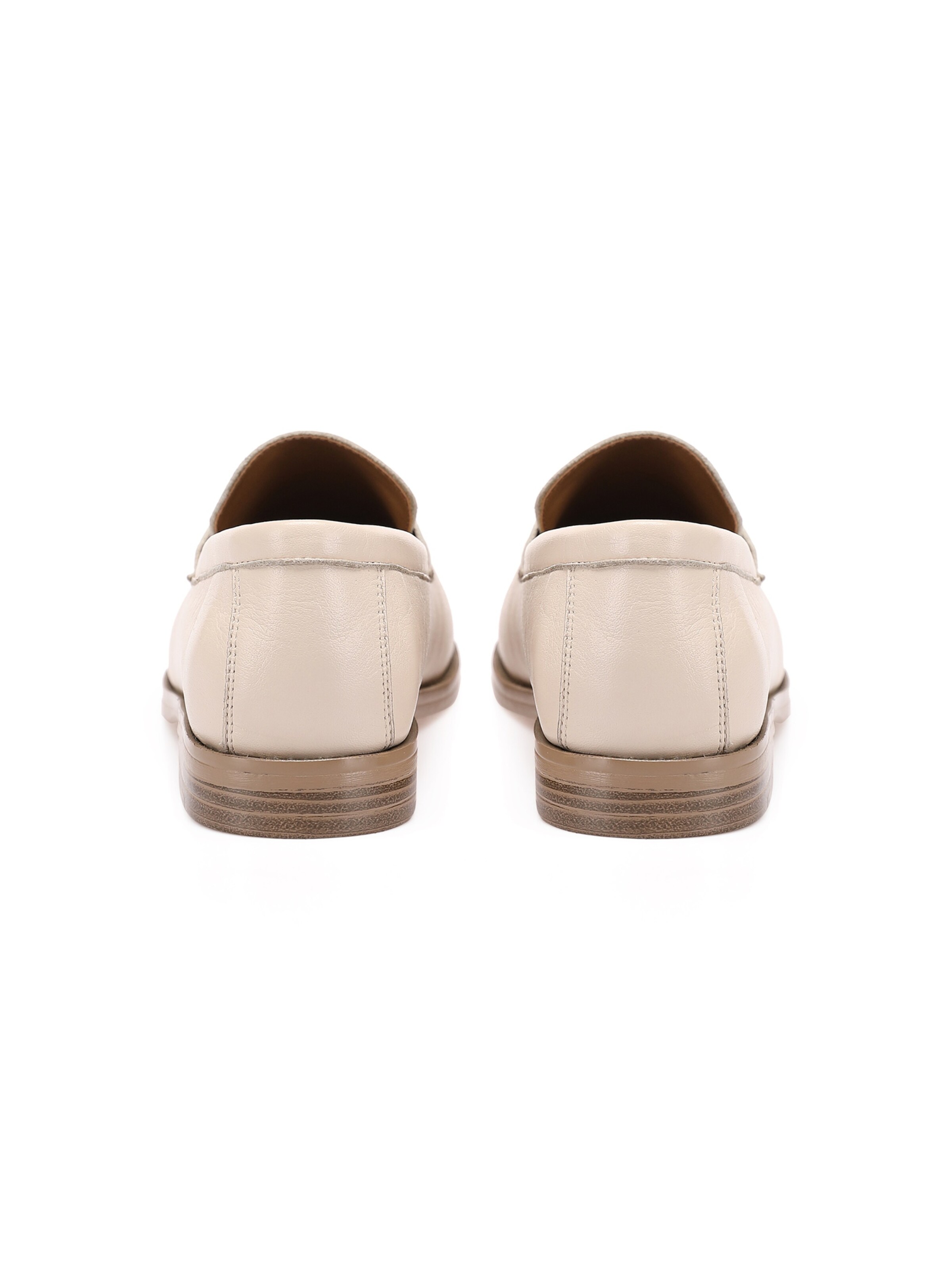 Chaussure basse INUOVO en blanc