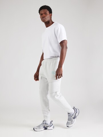 Nike Sportswear Дънки Tapered Leg Карго панталон 'Air' в сиво