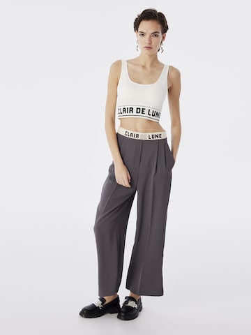 Twist Loose fit Pleat-Front Pants in Grey: front