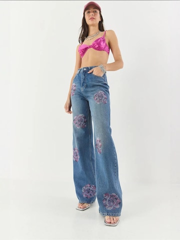 Wide leg Jeans di Bianco Lucci in blu: frontale