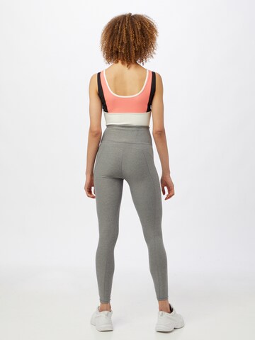 Skinny Pantaloni sport de la PUMA pe gri