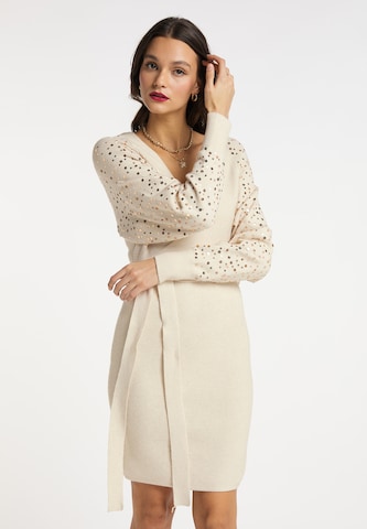 Robes en maille faina en beige : devant