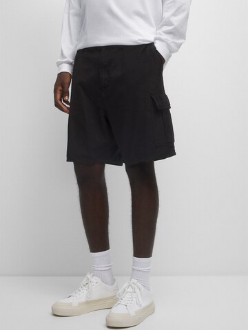 Pull&Bear Regular Shorts in Schwarz: predná strana