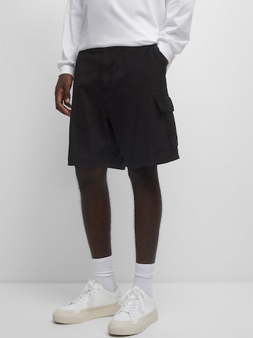 Pull&Bear Regular Shorts in Schwarz: predná strana