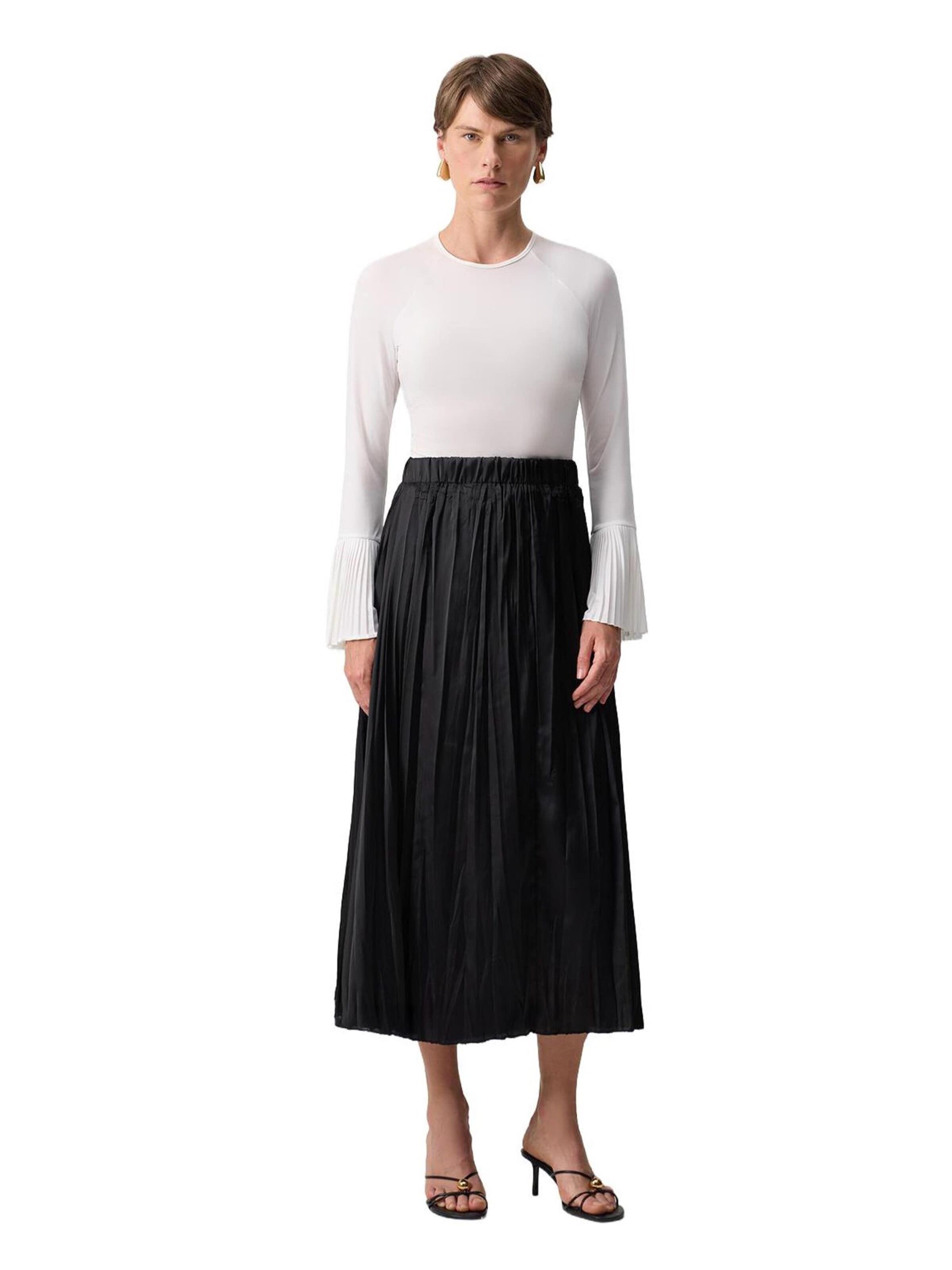 Touche Prive Skirt in Black