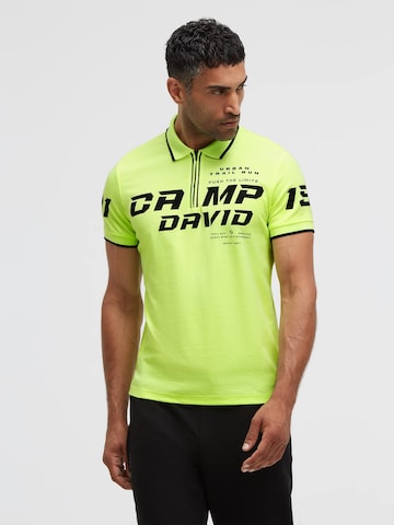 CAMP DAVID T-shirt i gul: framsida