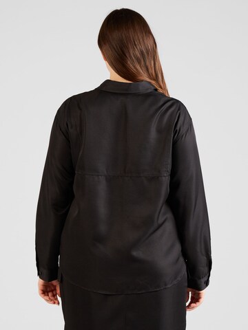 Vero Moda Curve - Blusa 'SIKKA' en negro