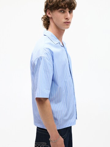 Comfort fit Camicia di Pull&Bear in blu