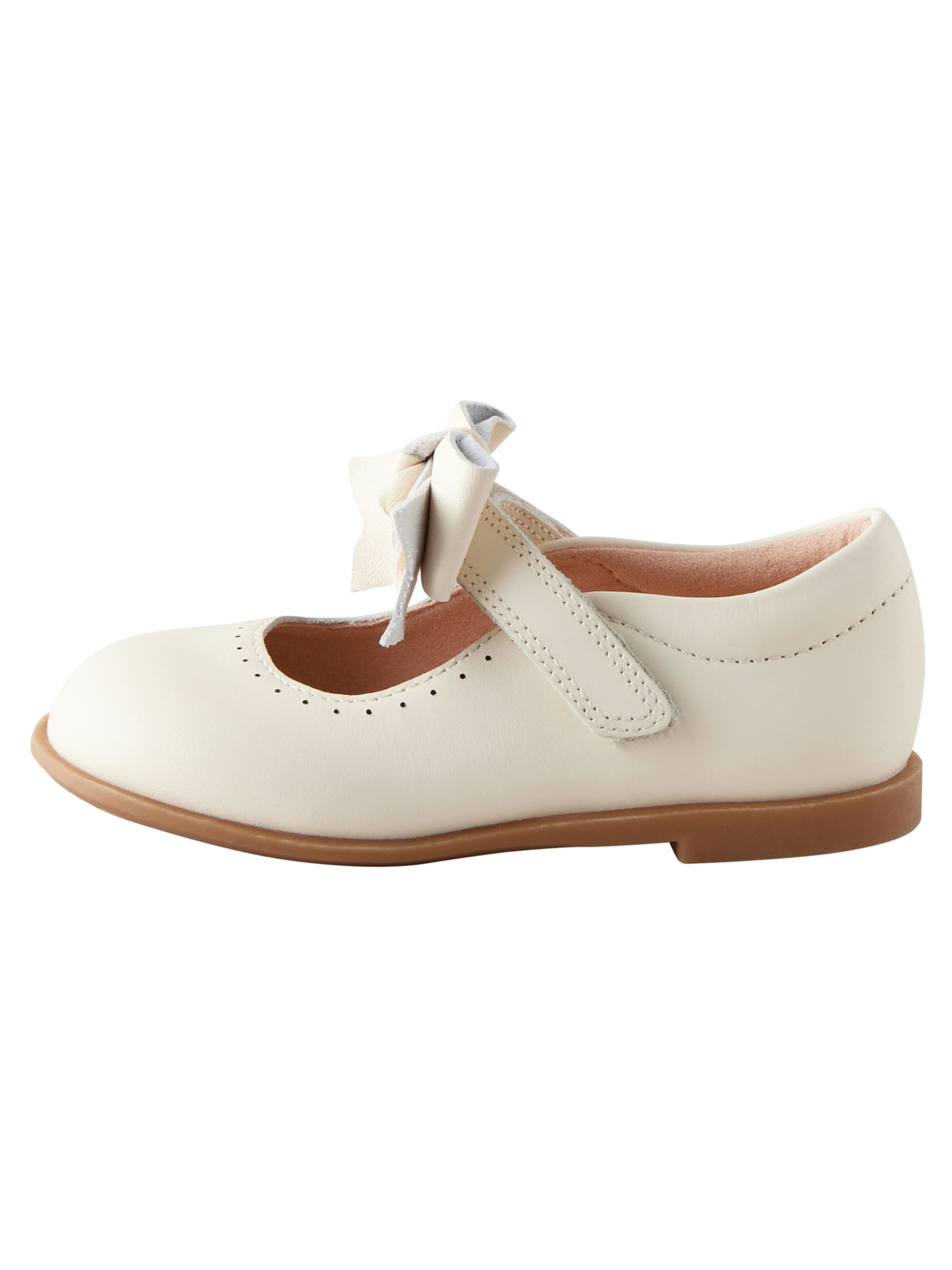 Balerini de la Next pe alb: față