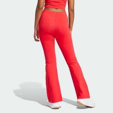 Evazați Pantaloni sport 'Essentials' de la ADIDAS SPORTSWEAR pe roșu