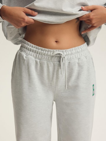 Wide leg Pantaloni 'Kayci' di ESOTIQ in grigio