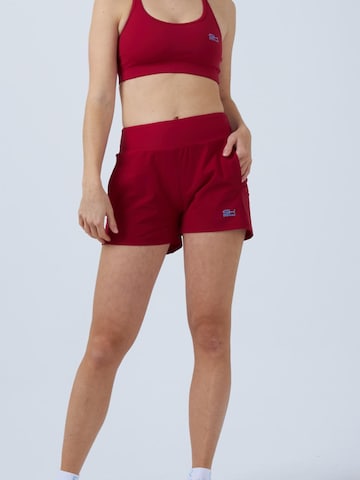 regular Pantaloni sportivi 'Advantage Shorts' di SPORTKIND in rosso