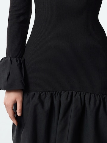 Trendyol Рокля в черно