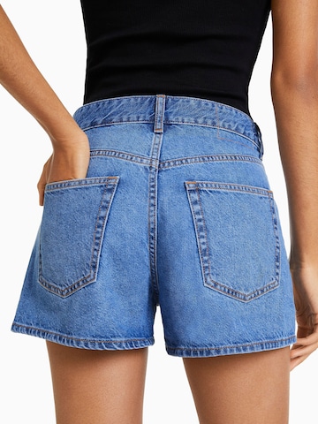 Bershka Loosefit Shorts in Blau