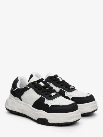 Estro Låg sneaker '3002' i svart