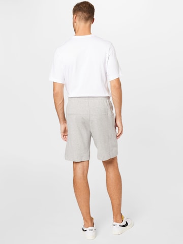 Nike Sportswear Regular Shorts in Grau