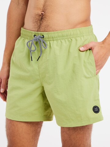 Shorts de bain 'Faster' PROTEST en vert