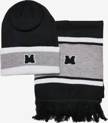 Urban Classics Beanie in Black: front