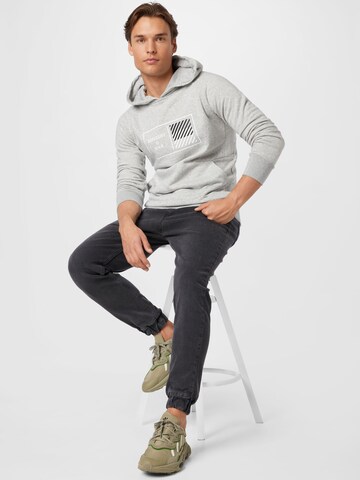 Superdry Sport sweatshirt i grå