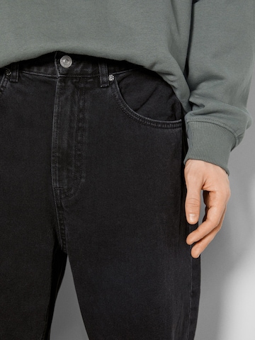 Bershka Regular Jeans in Zwart