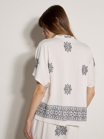 Chemisier ' ' Apricot en blanc