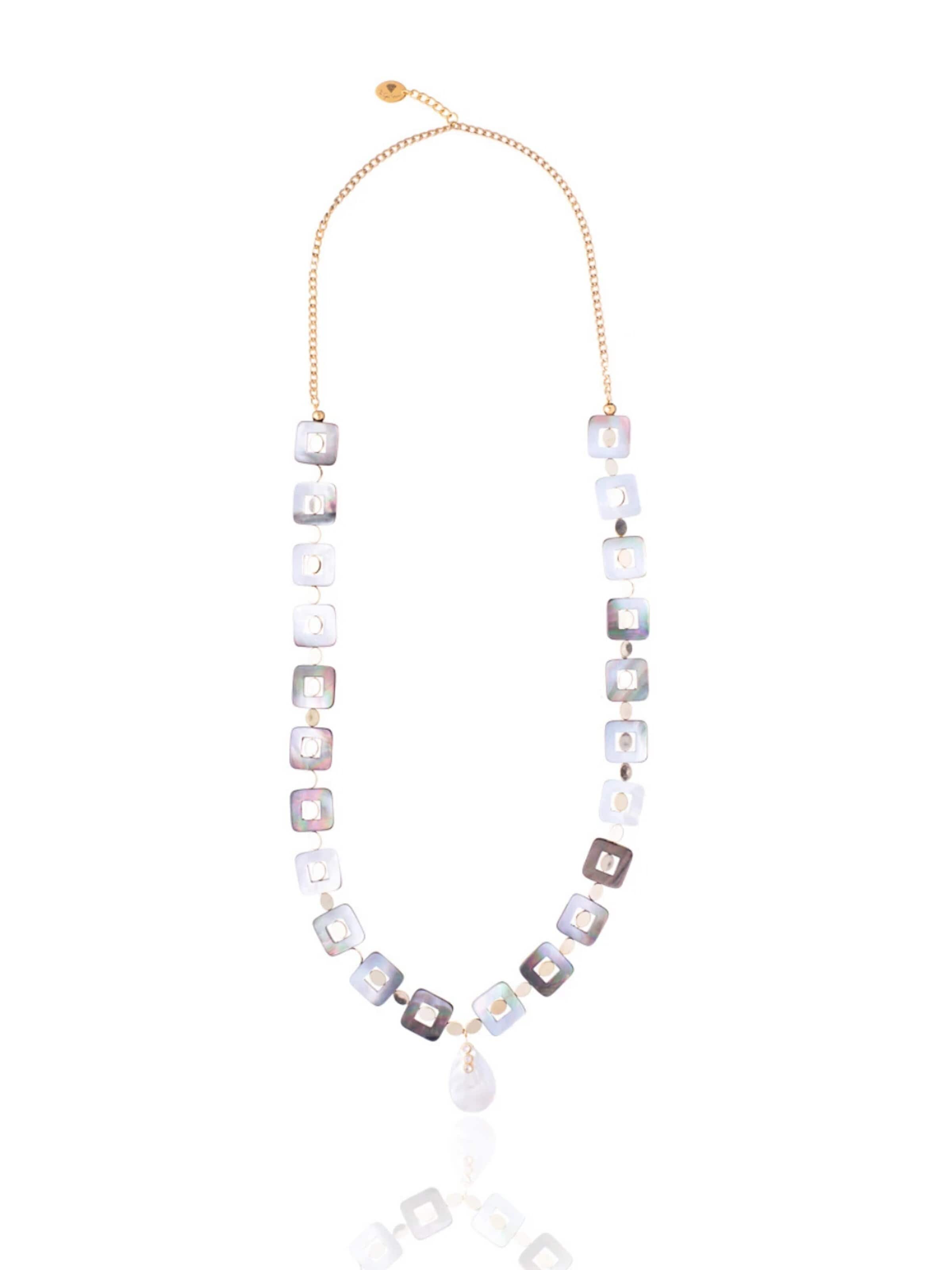 THE GEM STORIES JEWELRY Halsband 'Black Square Mother of Pearls Necklace with Motif' i grå: framsida