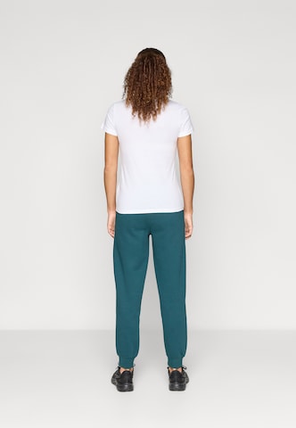 PUMA Конический (Tapered) Спортивные штаны 'ESS No. 1' в Зеленый