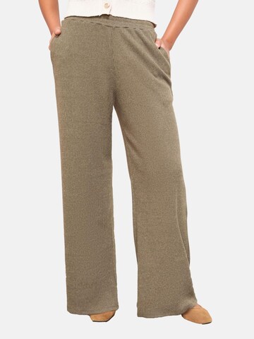 Friends Like These Wide leg Trousers in Green: front