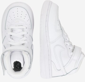 balts Nike Sportswear Brīvā laika apavi 'Force 1'