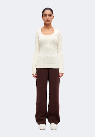 HOLLISTER Sweater in White: front