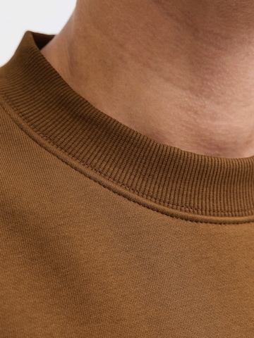 JACK & JONES Свитшот 'JJEUrban Edge' в Коричневый