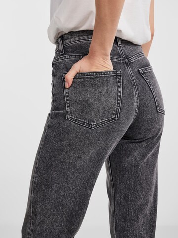 PIECES Regular Jeans 'FLEUR' in Grey