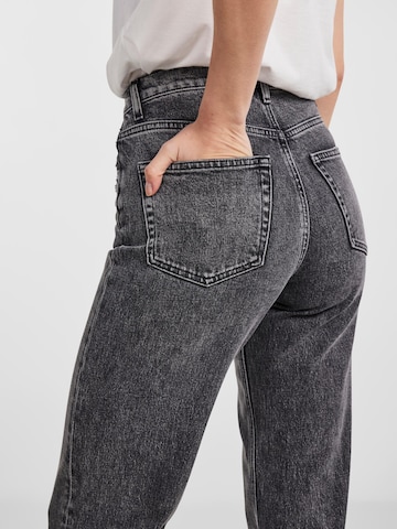 PIECES Regular Jeans 'FLEUR' in Grey