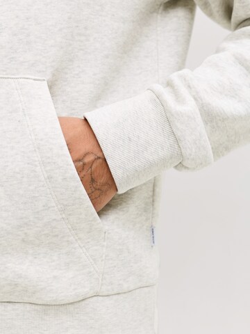 JACK & JONES Sweatshirt 'JJECORP' i hvid