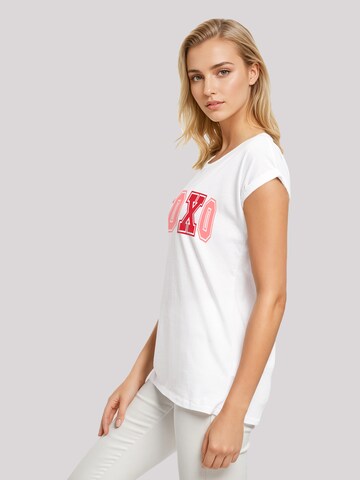 T-shirt 'Xoxo Varsity College Style Valentinstag' F4NT4STIC en blanc