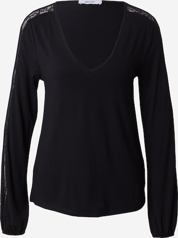 ABOUT YOU Shirt 'Joelina' in Zwart: voorkant