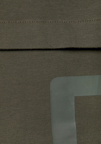 BENCH Sweatshirt in Grün