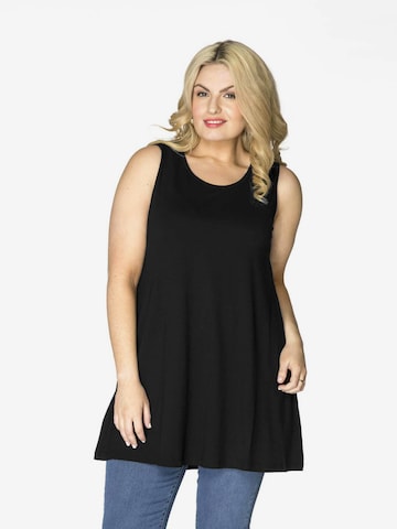 Yoek Top in Black: front