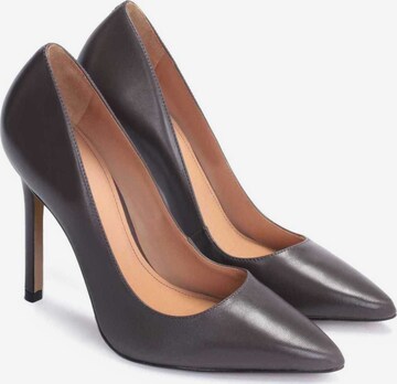 Kazar Pumps in Brown