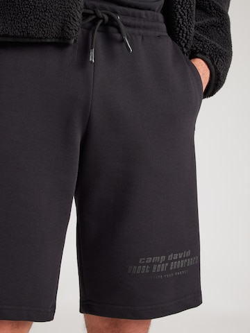 CAMP DAVID - regular Pantalón en negro